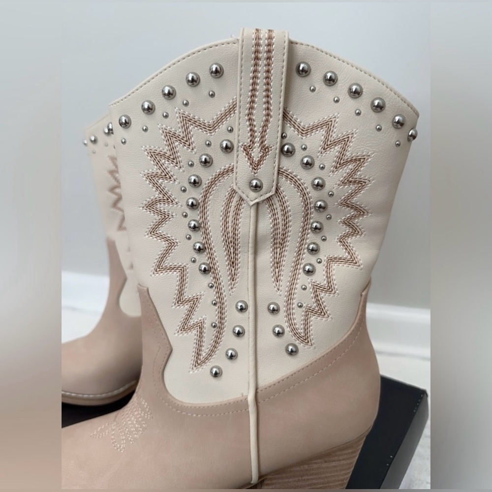 Dolce Vita Tan and Cream Heeled Boots - Picture 7 of 13